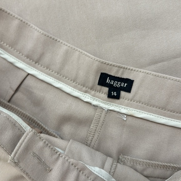 Haggar Beige Capris 💛 - Picture 2 of 4